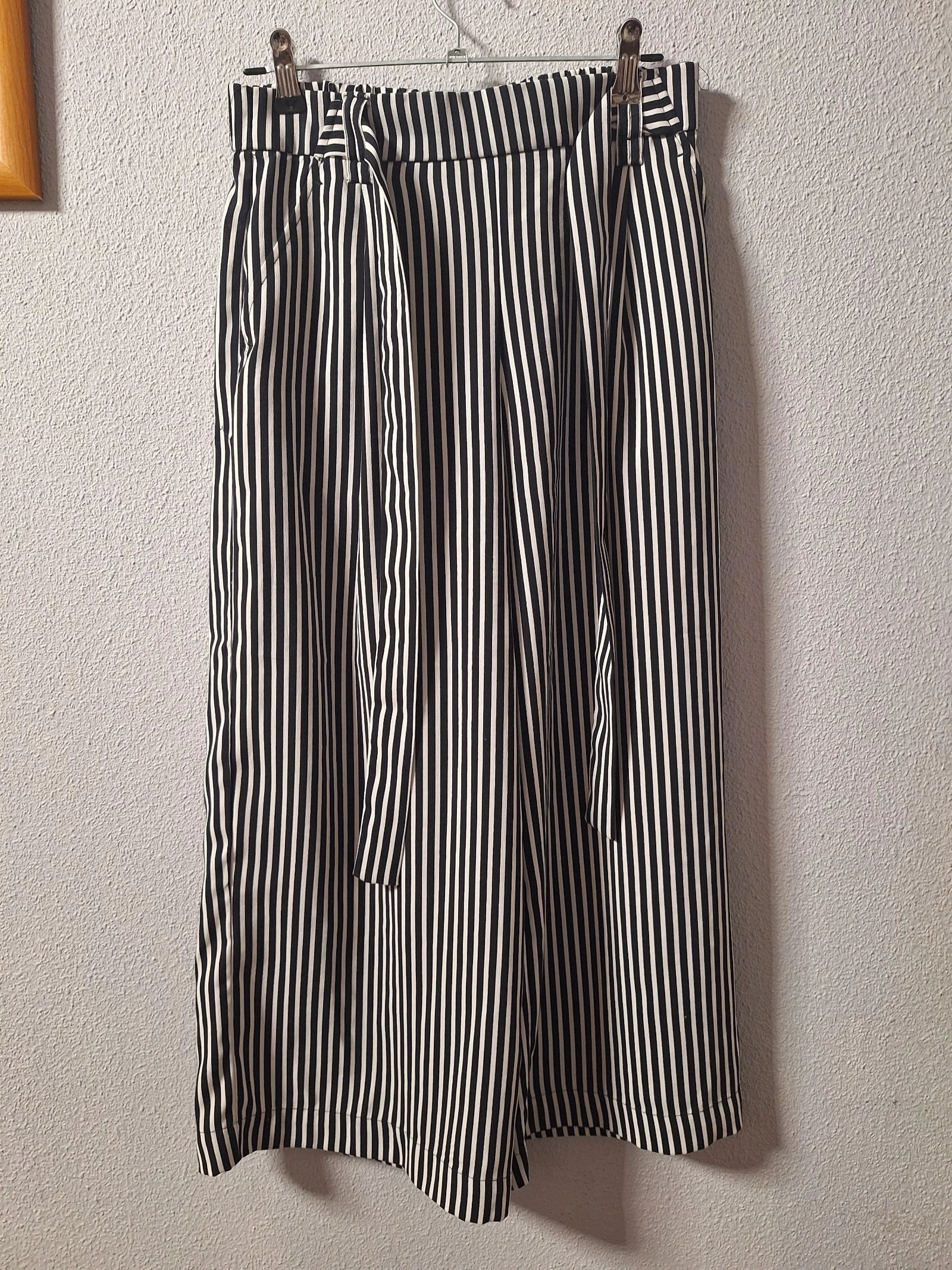 Zara Trafaluc black and white striped palazzo pants size T.S – photo 2